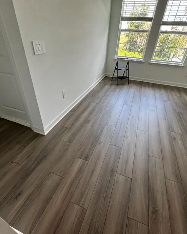 Terminado: Suelo de lamas oscuras efecto madera